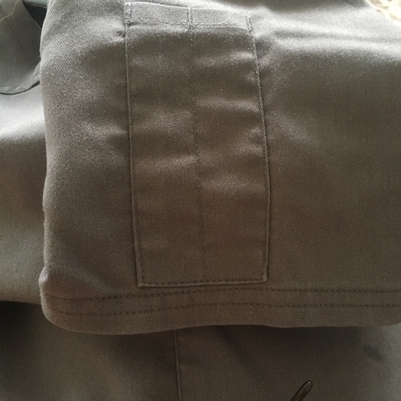 MOBB Scrubs top & bottom - Picture 7 of 7